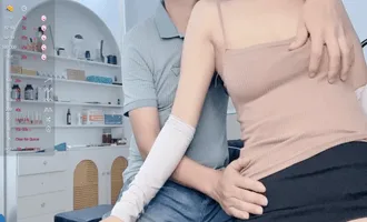 Tiệm spa bất ổn , mấy hôm nay em ấy có trai live cùng rồi Tiệm spa bất ổn , mấy hôm nay em ấy có trai live cùng rồi